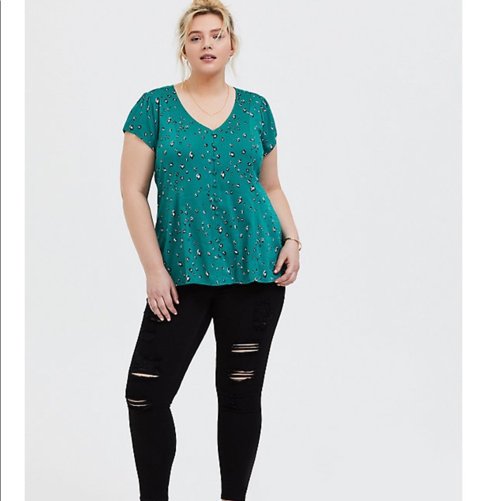 *TORRID* emerald green leopard blouse